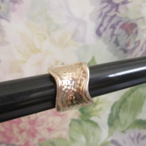 Modernist STERLING SILVER Swirl Statement Ring~Hammered 925 Israel UNISEX Ring - Picture 9 of 13